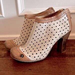 GOLD BUTTON Bootie leather